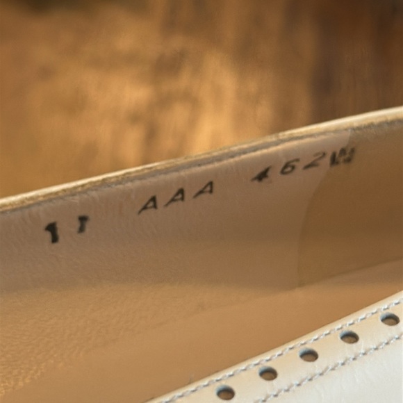 Salvatore Ferragamo | Vintage White & Gray Spectator Pumps, Size 11AAA - Picture 8 of 10